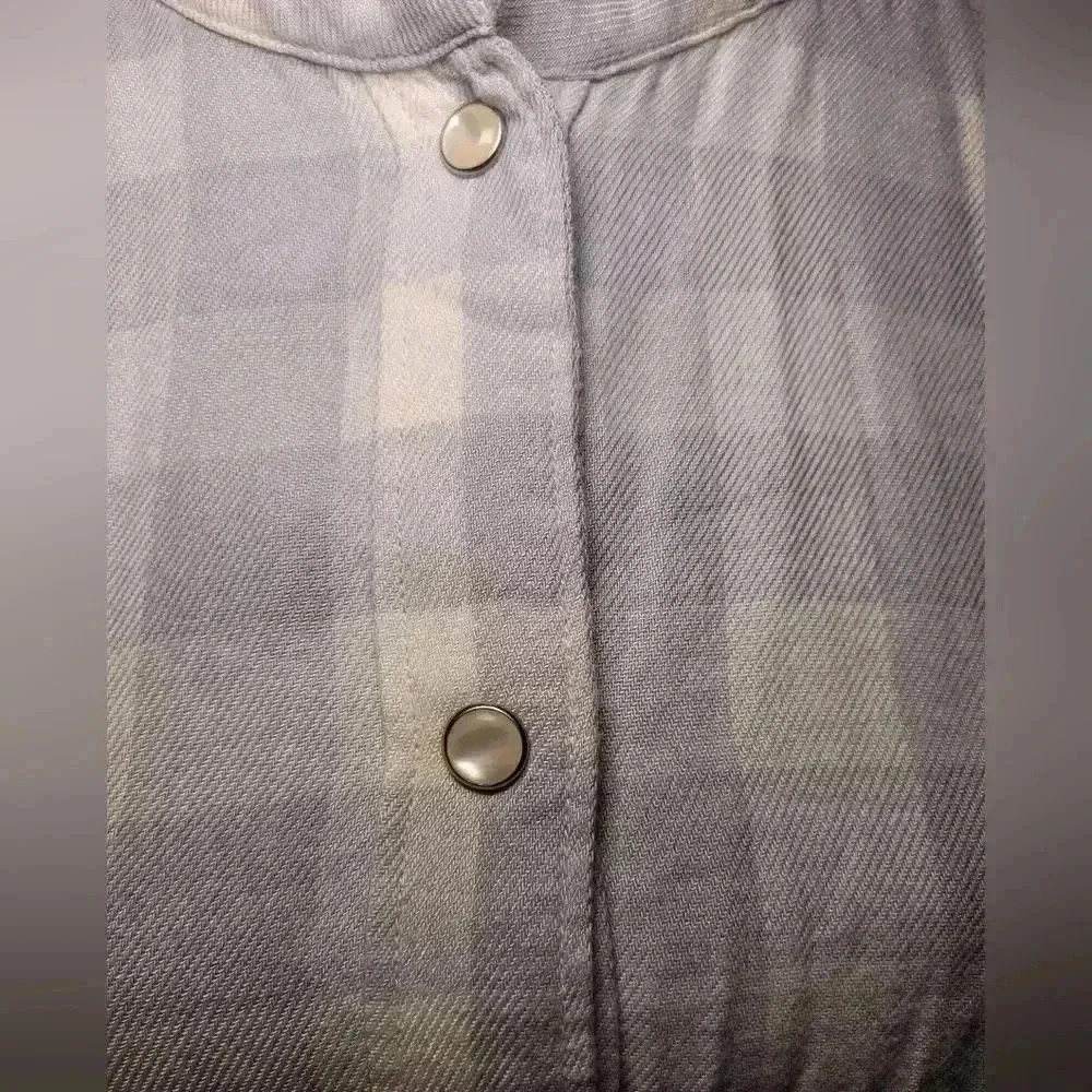 Gap Pearl button down long sleeve size large. NWT - image 2